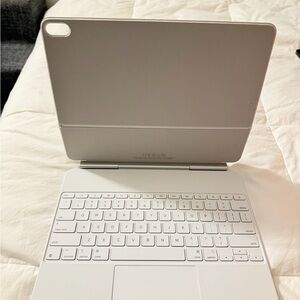White Keyboard Case for IPad Air 11 m3